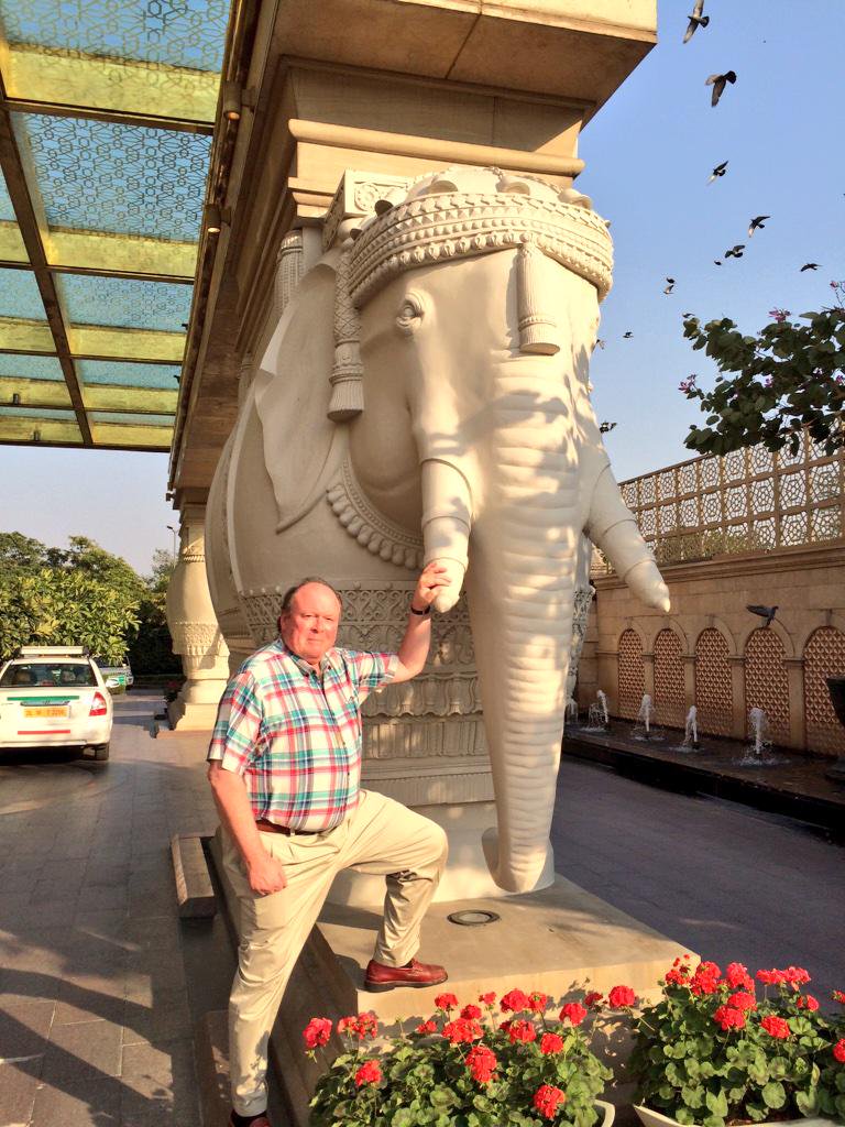 Ken with hotel elephant. http://t.co/okRttfBzRU