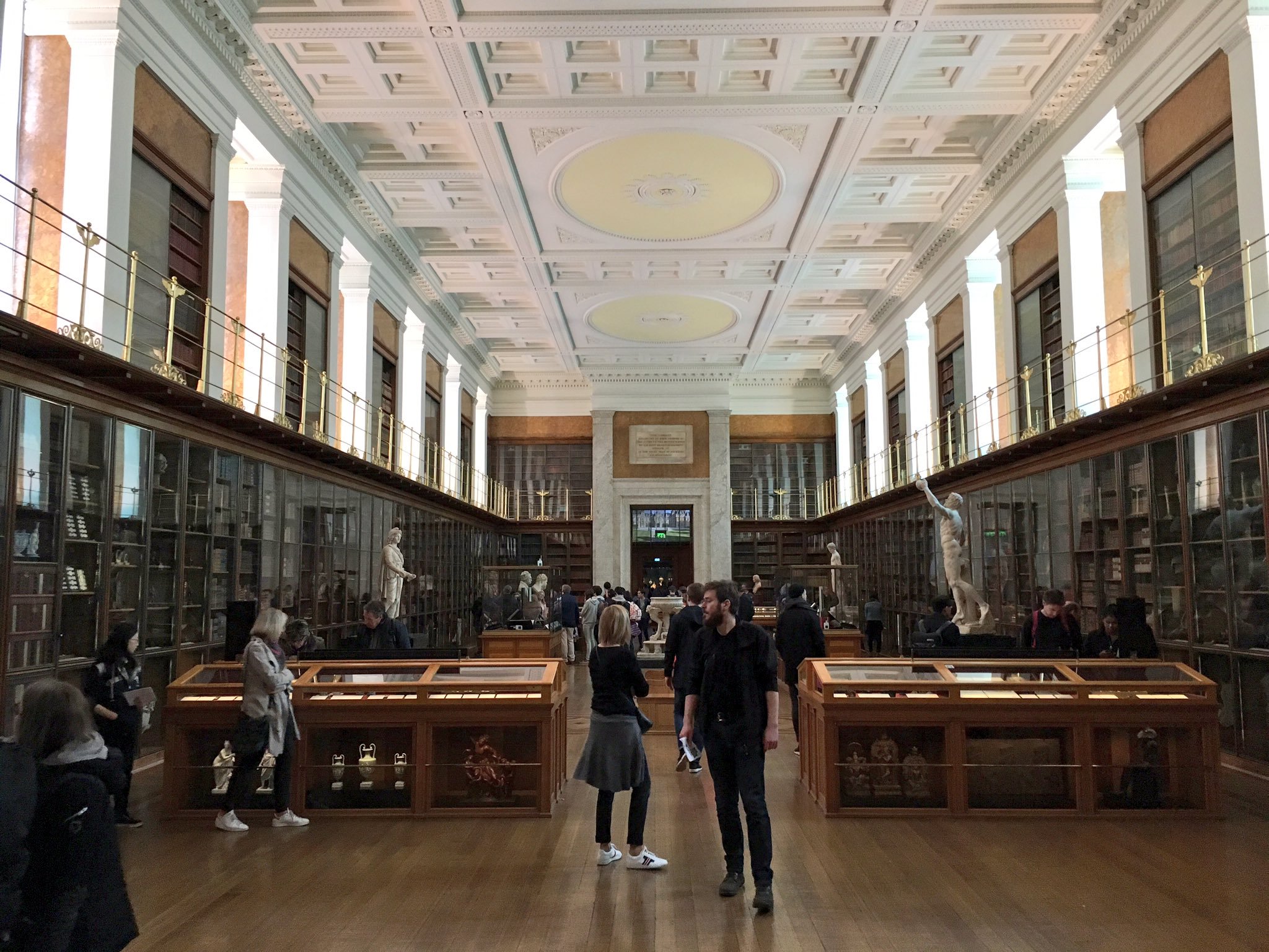 Full morning of the British Museum. It is extraordinary, nearly cried in the Enlightenment room. https://t.co/QaYLNxYFeC