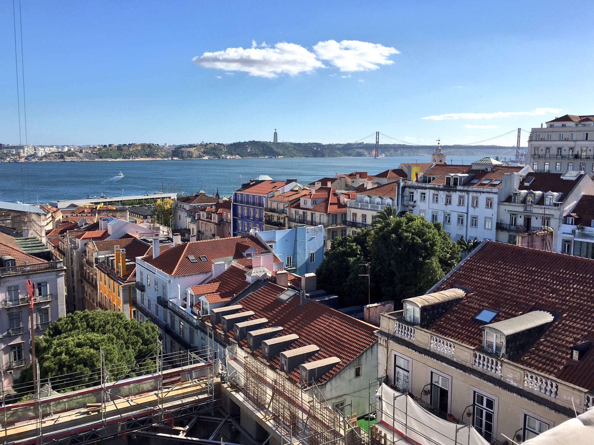 Lisbon: for when you want both Cristo Redentor and the Golden Gate Bridge in the same city. https://t.co/ZpTwpWg2vZ
