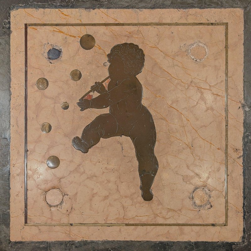 Floor decoration near the altar, a baby blowing bubbles