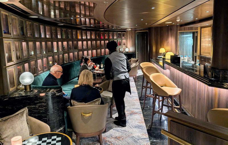 The SALT bar, a smaller cocktail lounge with significant mixology