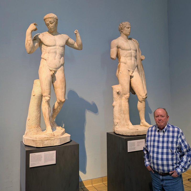 Ken with ephebes