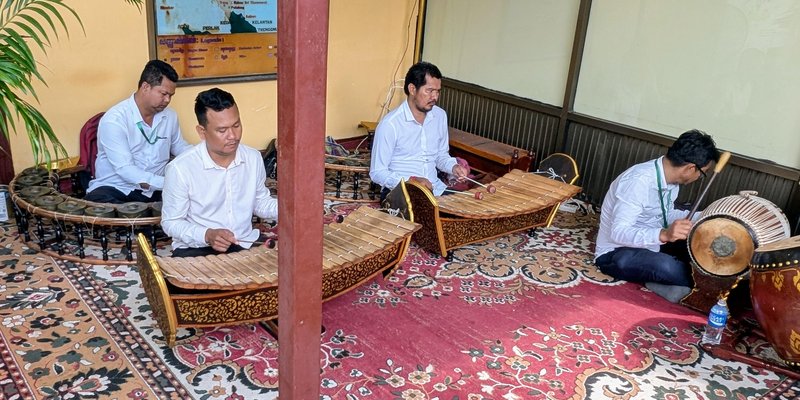 Traditional Cambodian music, maybe pinpeat?