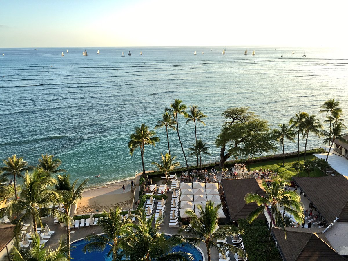 Waikiki sunset with sailboats. The music below is sweetly plaintive and the hula dance is elegantly subtle. https://t.co/pTqz0McZY6